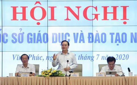Bộ trưởng Phùng Xuân Nhạ: Không lạm dụng giấy khen vì dễ tác dụng ngược