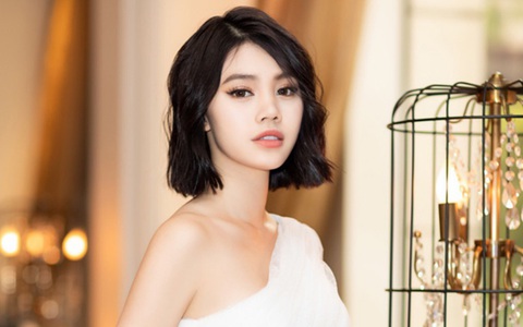 Jolie Nguyễn bất ngờ thay ảnh đại diện đen và đăng story gây hoang mang giữa đêm