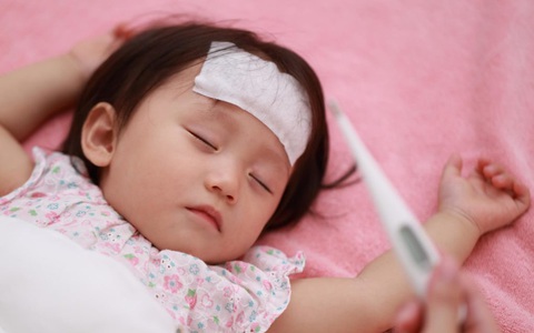 Để con nhỏ tránh xa bệnh vặt trong mùa hè, bố mẹ hãy nâng cao sức đề kháng cho con bằng nguyên tắc "4 ít - 2 nhiều"