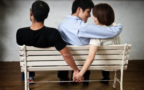 Nhiều ý kiến xoay quanh vấn đề tăng mức phạt đối với người “ngoại tình”