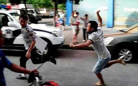 Quảng Ninh: Rút dao gấp đâm 1 người tử vong giữa đường vì mâu thuẫn khi tham gia giao thông