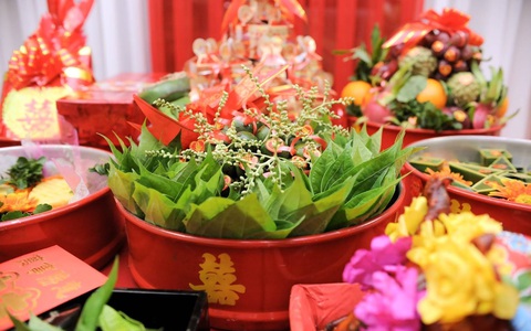 Đám cưới sẽ nhẹ nhàng đi nhiều với các combo tráp ăn hỏi chỉ có giá dưới 5 triệu đồng, hợp ví tiền các cặp đôi mà đầy đủ sính lễ