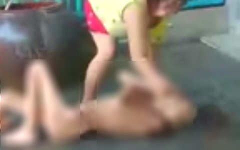 Bắt giam phụ nữ 55 tuổi ngược đãi mẹ già 87 tuổi và mắng "chết sớm đi"