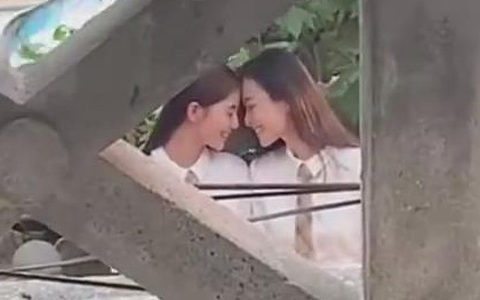 Lộ ảnh thân mật của Lưu Thi Thi - Nghê Ni, 2 mỹ nữ ở chung khung hình bảo sao không xinh đẹp 