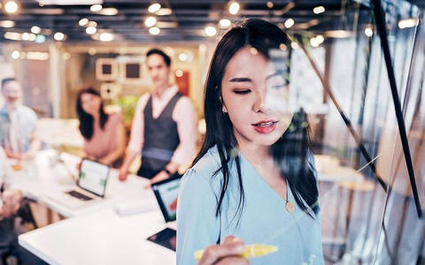 Được sếp ưu ái chưa hẳn là chuyện tốt, nó tồn tại 1 khía cạnh tai hại mà ai cũng có thể gặp phải