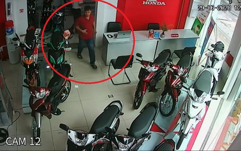 Hy hữu: Nhặt được ví tiền mang trả, trả xong mới tá hỏa khi người đánh rơi chính là kẻ trộm xe nhà mình