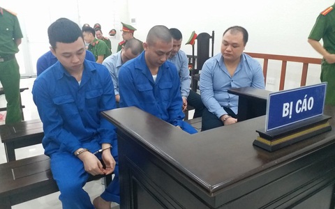 Xót xa câu hỏi của con trẻ: “Bàn thờ này thờ ai hả bà?”