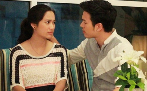 Mua được chung cư hạng sang nhưng chồng vẫn mang chiếc giường cũ kỹ về nhà mới, cô vợ khó chịu thắc mắc thì lập tức đỏ hoe mắt trước câu trả lời của anh