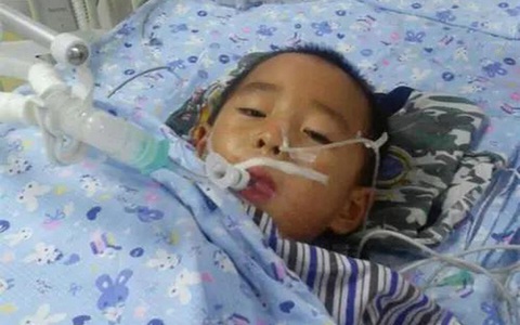 Mới 10 tuổi một cậu bé đã mắc ung thư dạ dày, nguyên nhân đến từ thói quen mớm cơm của gia đình