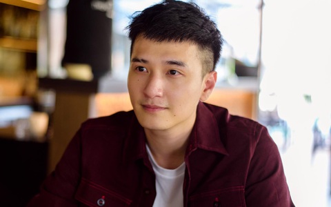 Fan khuyên nhủ nhưng bỗng bị Huỳnh Anh đáp trả gay gắt: "Từ bé giờ anh ít soi gương, các em soi gương nhiều nên soi lại cái nết"