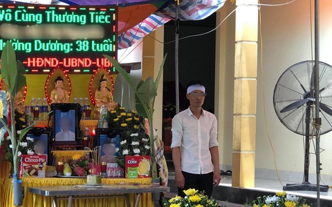 Người chồng thất thần bên linh cữu vợ và 2 con tử vong dưới sông Thương: Lang thang tìm vợ con suốt mấy ngày, không thể ngờ lúc 'đón về' lại đau lòng đến thế!