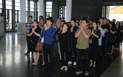 Xuân Bắc, Trọng Trinh, Quốc Khánh cùng đông đảo nghệ sĩ tới tiễn đưa NSƯT Hoàng Yến "Của Để Dành"