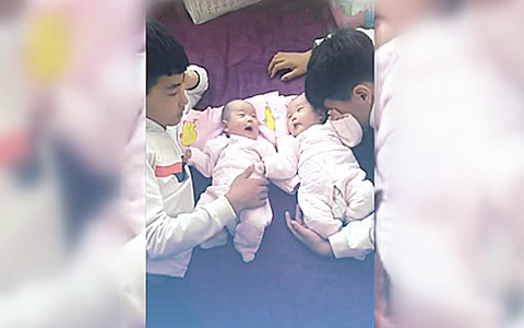 Đã có 2 con sinh đôi 16 tuổi, khi người mẹ mang thai lần hai ai cũng ngạc nhiên vì kỳ tích xuất hiện