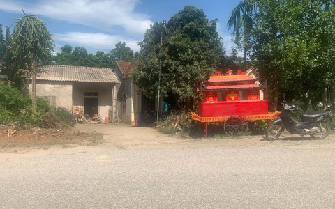 Hai cháu bé mất tích và nỗi đau chồng nỗi đau