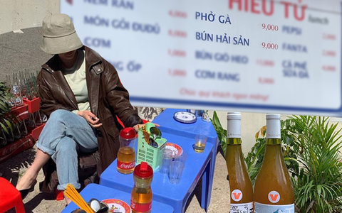 Quán ăn bình dân Việt gây sốt khắp Hàn Quốc bán tô phở gà với giá tận 175k, dân tình ào ạt tranh cãi liệu có đáng để thử?