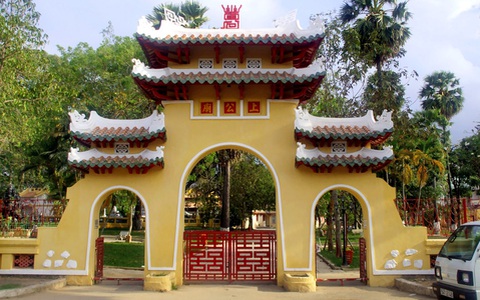 Bắt nghi can trộm trái châu gần 100 tuổi tại Lăng Ông - Bà Chiểu