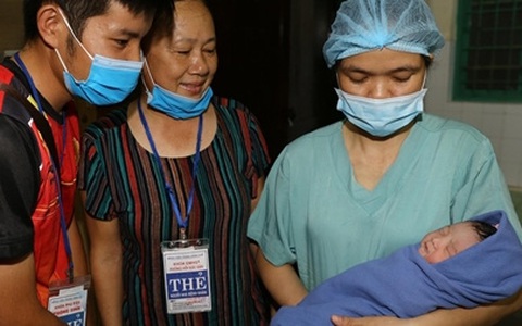 Mẹ con sản phụ mắc hội chứng tăng đông máu hiếm gặp được cứu sống