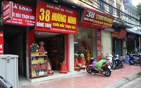 Mùa cưới cận kề, niềm vui trở lại trên những "con phố cưới hỏi" ở Hà Nội: "Không lo chết đói nữa"