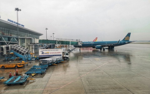 Đóng cửa 3 sân bay, hàng loạt chuyến bay hủy, hoãn do bão số 5