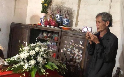 Hà Nội: Thương tâm một thanh niên bị sét đánh tử vong khi vừa sạc pin vừa dùng điện thoại
