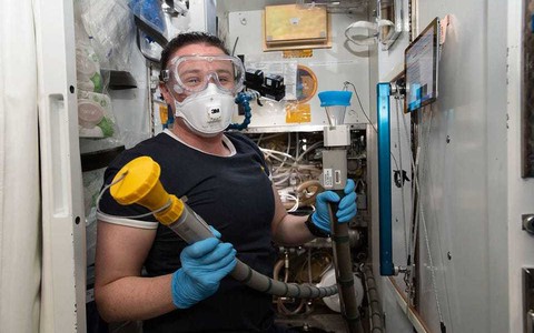 Chiếc bồn cầu hàng triệu đô NASA đưa lên trạm vũ trụ quốc tế có gì đặc biệt?