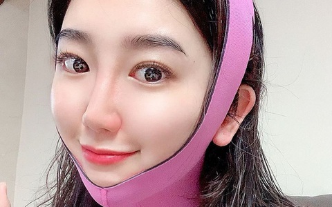 Nàng nữ tiếp viên người Hàn bật mí bí quyết giúp cô trẻ lâu dù ngày nào cũng phải trang điểm dày phấn