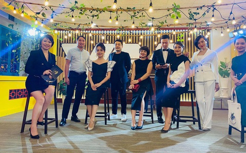 VTV Awards 2020: BTV Diễm Quỳnh rạng rỡ khoe ảnh cùng đàn em, BTV Hoài Anh xuất hiện với vai trò mới, nhìn cả hai chẳng ai đoán ra tuổi