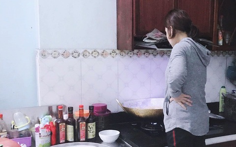 Hội chị em khổ vì mâu thuẫn với mẹ chồng, riêng nàng dâu trẻ này lại có nỗi khổ đặc biệt chỉ vì “nhà chồng ai cũng cao đụng nóc”!