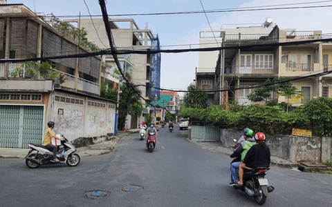 NÓNG: Lộ dần nhóm đàn ông bày trò với một phụ nữ giữa ban ngày ở quận 11