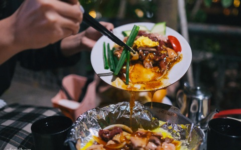 Đông đến, gió về, Hà Nội đặc quánh mùi bơ tỏi từ quán nướng chảo gang: Bạn đã đi ăn chưa?
