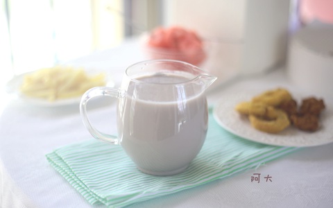 Mùa đông da dễ khô sạm chỉ cần mỗi ngày một ly sữa hạt này đảm bảo mịn màng như da em bé