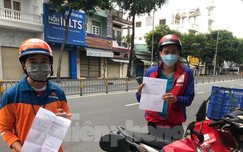 Vì sao shipper tại TPHCM đã tiêm đủ 2 mũi vắc xin vẫn phải xét nghiệm 3 ngày/lần?