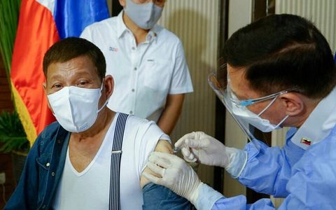 Tổng thống Philippines đề xuất đột nhập vào nhà dân, tiêm lén vaccine COVID-19 khi đang ngủ
