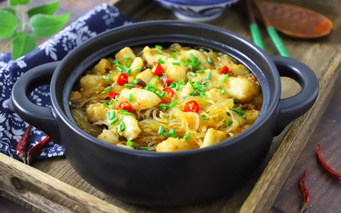 Cuối tuần trời lạnh, lười vào bếp thì nấu ngay nồi miến nóng hổi là có bữa trưa vừa ngon vừa nhẹ nhàng!