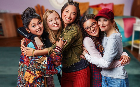 The Baby Sitters Club: Hiện tượng mới của Netflix gây chú ý với câu chuyện về cô bé chuyển giới gây xúc động mạnh