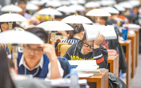 Khốc liệt như tuyển công chức ở Trung Quốc: "Vạn người chọn một" cho vị trí ở tận Tây Tạng xa xôi