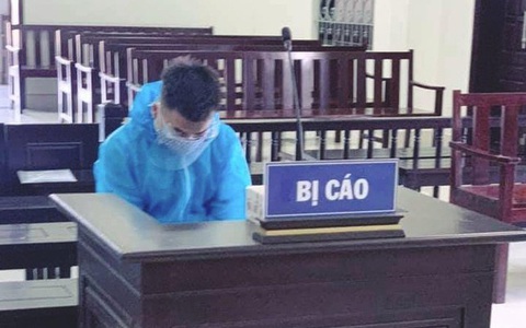 Thầy giáo phạt học trò nam dọn vệ sinh phòng thí nghiệm để dâm ô