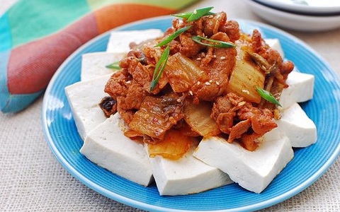 Thịt ba chỉ xào cùng nguyên liệu này rồi ăn cùng đậu hũ luộc thì ngon không chê vào đâu được!