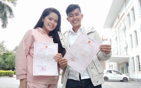 HOT: Đồng Văn Hùng của "Ẩm thực mẹ làm" khoe giấy chứng nhận kết hôn cùng lời nhắn dí dỏm trên trang cá nhân!
