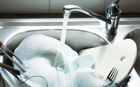 Rửa bát theo cách này chẳng khác nào "tự ăn thuốc độc", 90% gia đình đều mắc phải nhưng chưa biết để mà thay đổi
