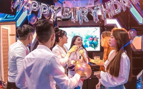 TP.HCM cho phép quán karaoke, massage mở cửa