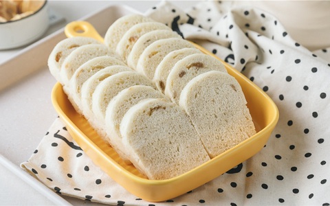 Không cần lò nướng vẫn làm được bánh mì trắng mịn cực mềm ngon - các chị không thử ngay thì phí lắm!
