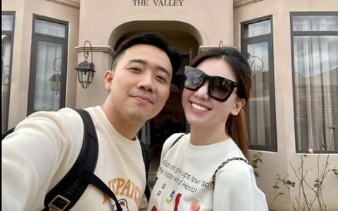 Trấn Thành đang thể hiện tình cảm "ngọt xớt" bỗng quay ngoắt xưng hô "mày - tao" vì bị Hari Won phũ phàng