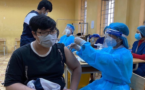 Phòng phản vệ nặng sau tiêm vắc xin Covid-19 cho trẻ, chuyên gia kiến nghị tiêm giảm liều