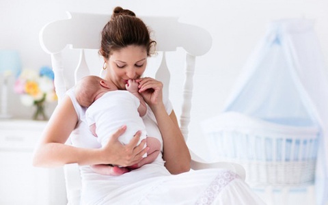 Không phải mê tín, có sự khác biệt rất lớn khi sản phụ sinh con vào buổi sáng và buổi tối