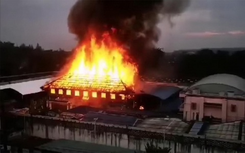Bạo loạn tại nhà tù ở Thái Lan do bùng phát dịch Covid-19