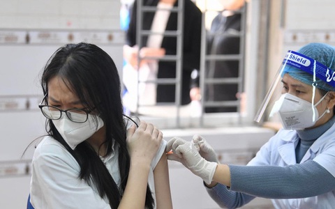 17 học sinh Thanh Hóa phản ứng nặng sau tiêm vaccine Covid-19, tạm dừng tiêm 2 lô vaccine gia hạn