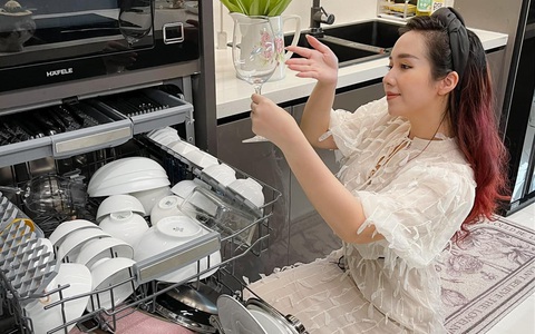 Sau 2 năm sử dụng mẹ Sài Gòn tâm đắc "mua máy rửa bát thật đúng đắn", còn chia sẻ bí kíp giữ tuổi thọ cực đỉnh