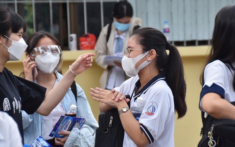 Bất thường đề thi tốt nghiệp THPT 2021: Làm rõ quan hệ người luyện thi và người ra đề