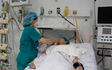 Cấp cứu bệnh nhân thuyên tắc phổi, ngưng tim sau mắc COVID-19